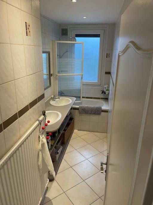 Appartement Entier Climatise - Parking Prive Saint-Martin-dʼHères Buitenkant foto